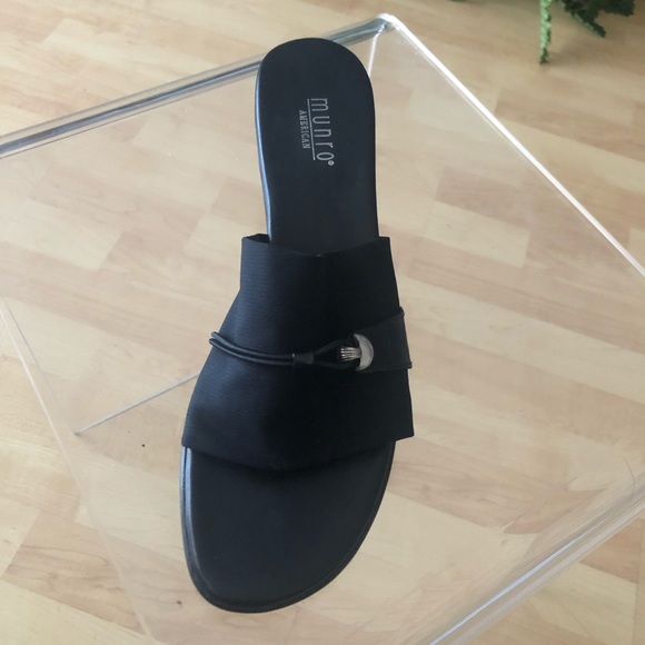 MUNRO AMERICAN Jill Black Wedge Stretch Slides 9.5 - Picture 3 of 12